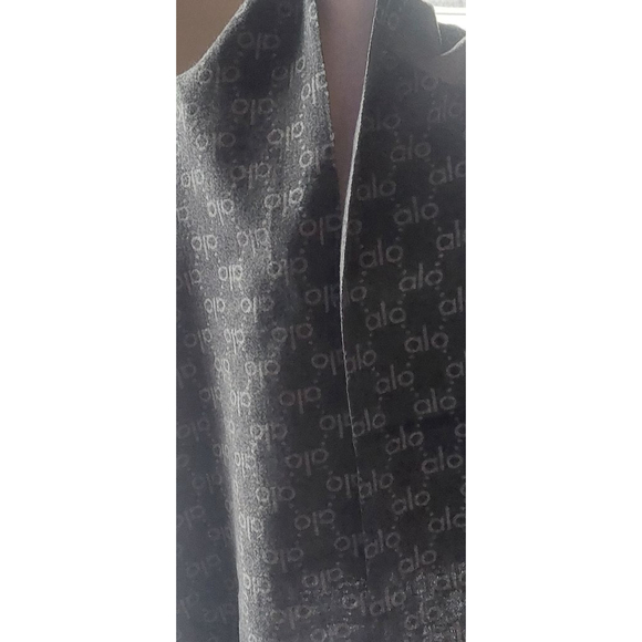 Women's Alo Yoga Black and Gray Scarf & Wrap 72x24 - Picture 8 of 11